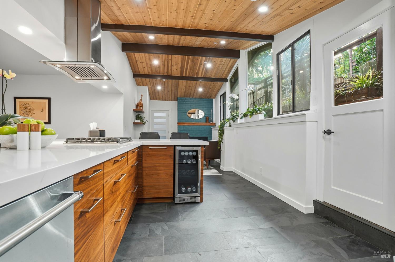 Detail Gallery Image 13 of 56 For 221 D St, San Rafael,  CA 94901 - 3 Beds | 2 Baths