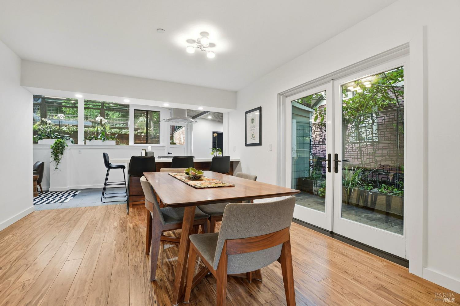 Detail Gallery Image 15 of 56 For 221 D St, San Rafael,  CA 94901 - 3 Beds | 2 Baths