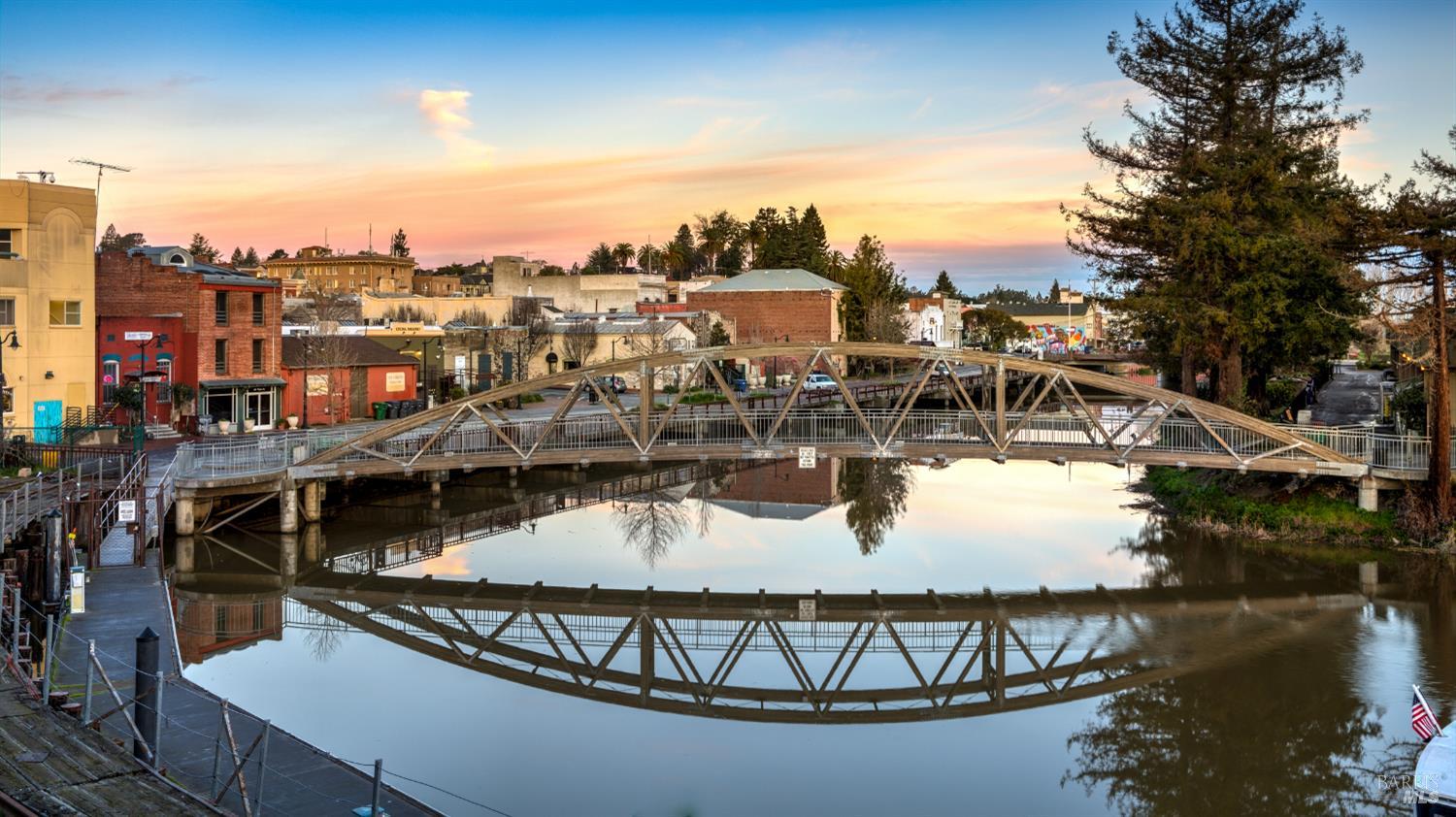 Detail Gallery Image 32 of 41 For 533 Albert Way, Petaluma,  CA 94954 - 4 Beds | 3 Baths