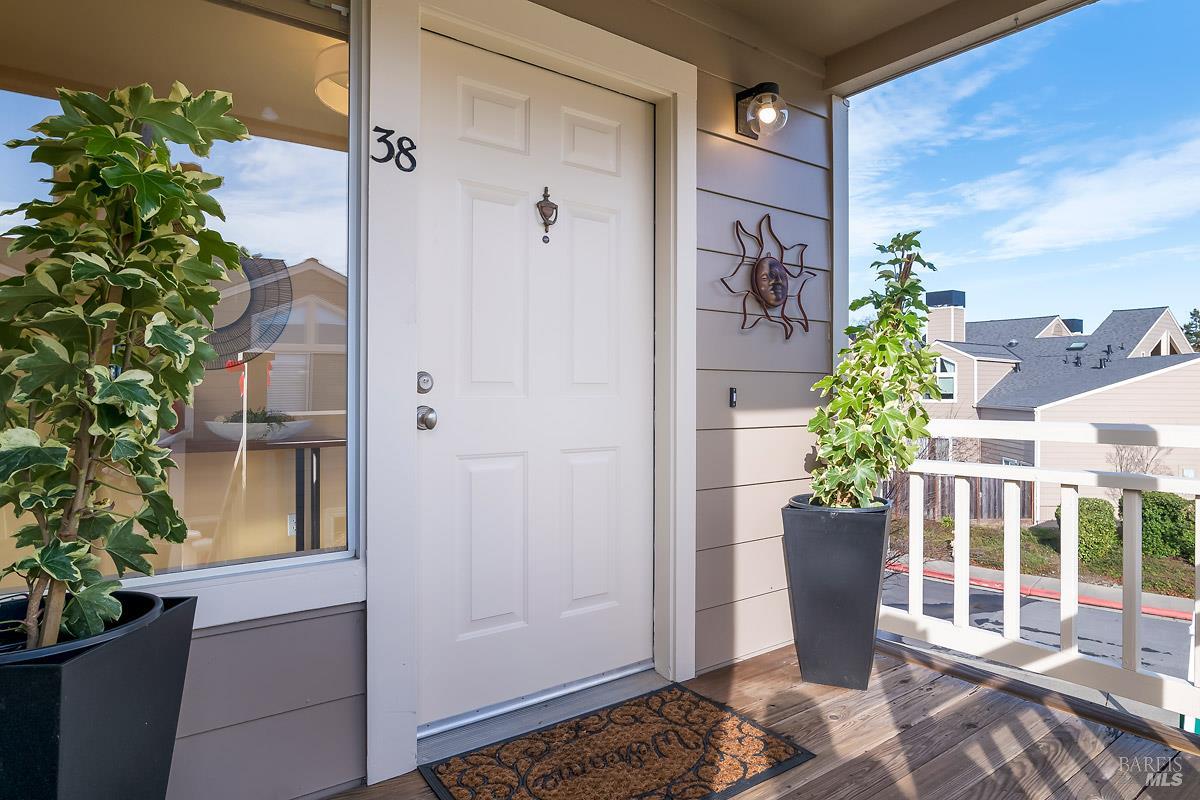 Detail Gallery Image 2 of 30 For 38 Creekside Ct, Corte Madera,  CA 94925 - 2 Beds | 2 Baths