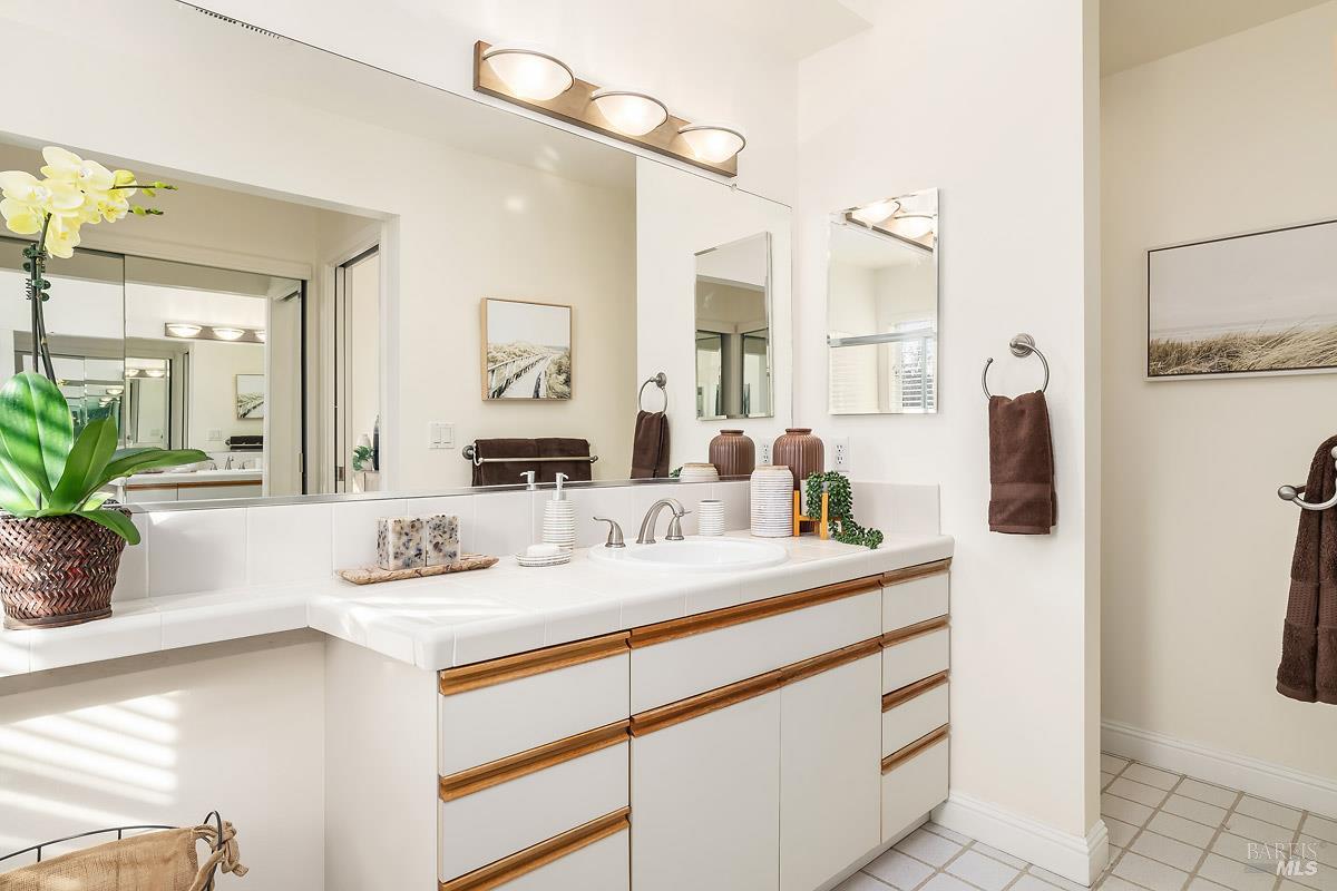 Detail Gallery Image 17 of 30 For 38 Creekside Ct, Corte Madera,  CA 94925 - 2 Beds | 2 Baths