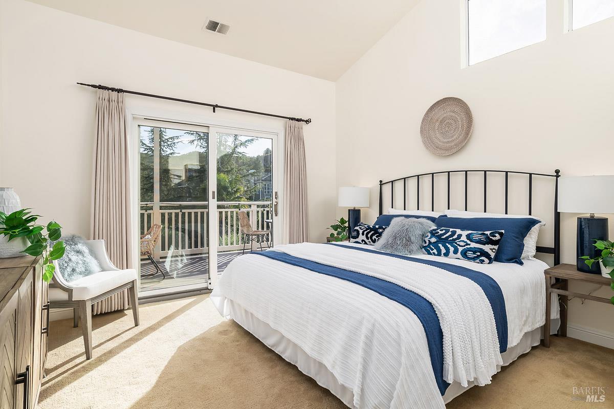Detail Gallery Image 16 of 30 For 38 Creekside Ct, Corte Madera,  CA 94925 - 2 Beds | 2 Baths