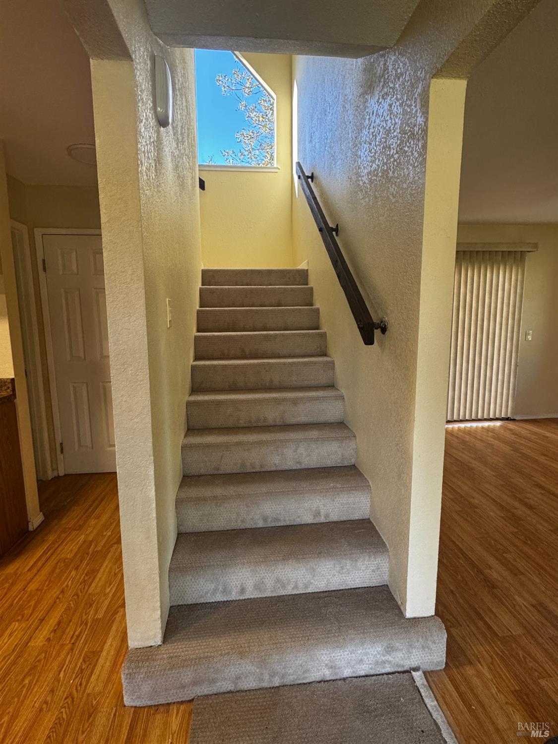 Detail Gallery Image 4 of 21 For 1435 Monterey Dr, Santa Rosa,  CA 95405 - 3 Beds | 2 Baths
