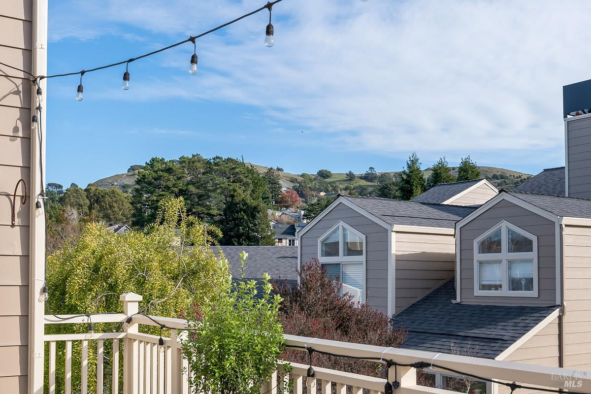 Detail Gallery Image 25 of 30 For 38 Creekside Ct, Corte Madera,  CA 94925 - 2 Beds | 2 Baths