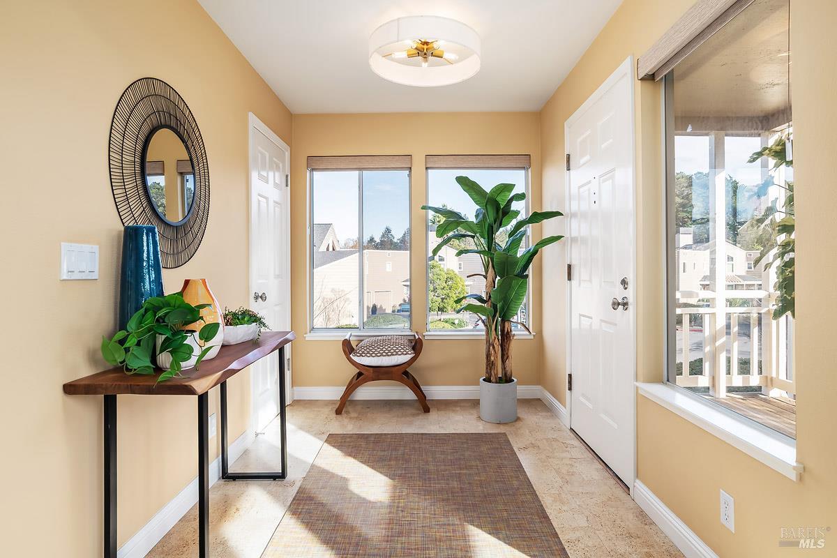 Detail Gallery Image 3 of 30 For 38 Creekside Ct, Corte Madera,  CA 94925 - 2 Beds | 2 Baths