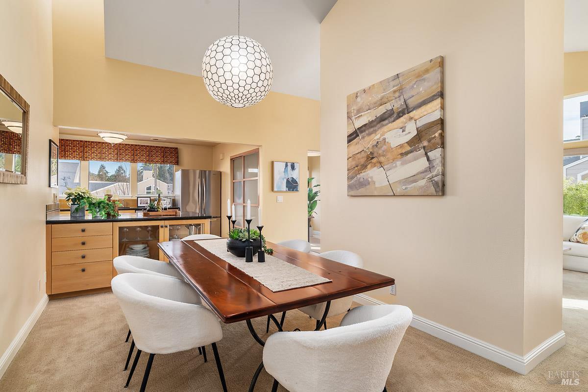 Detail Gallery Image 10 of 30 For 38 Creekside Ct, Corte Madera,  CA 94925 - 2 Beds | 2 Baths