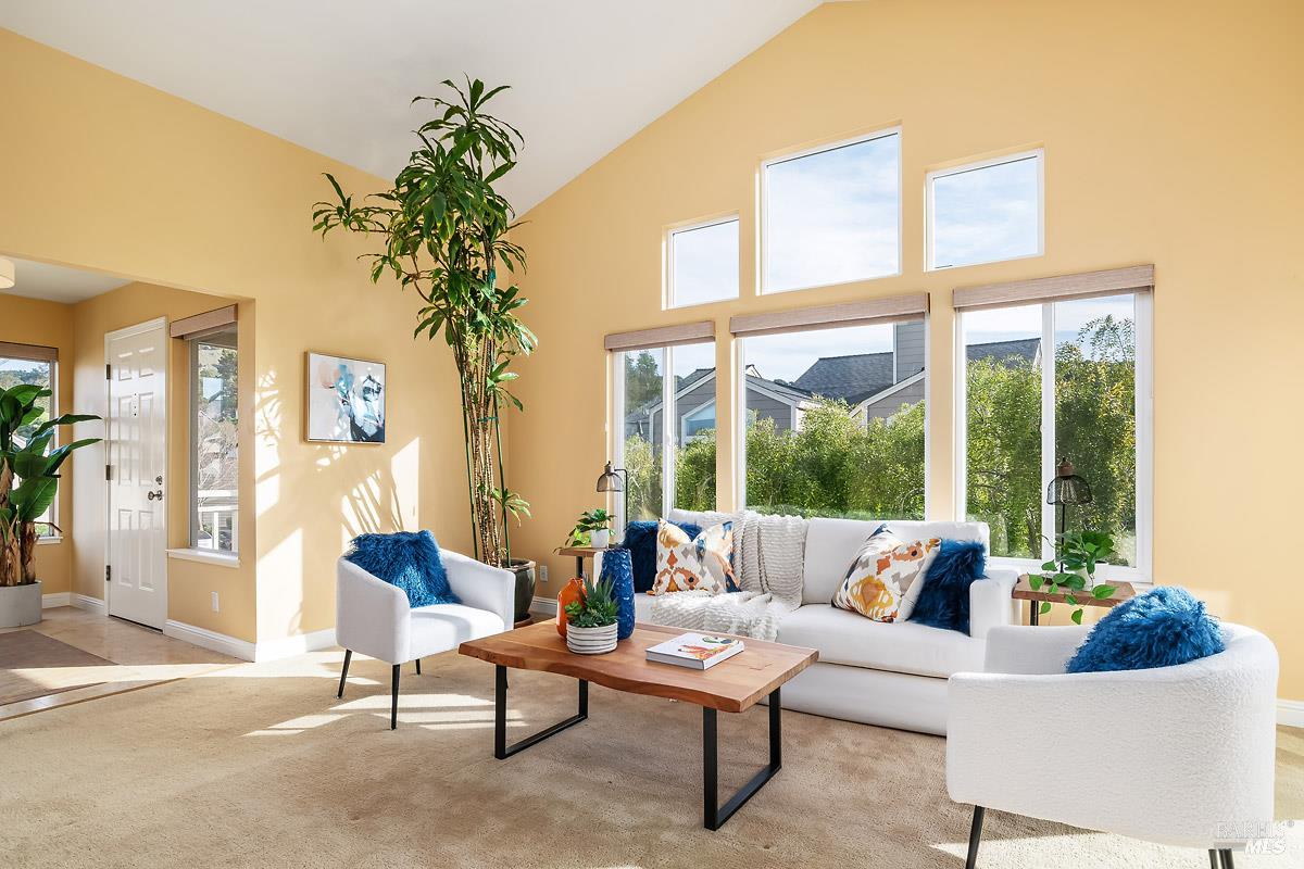 Detail Gallery Image 4 of 30 For 38 Creekside Ct, Corte Madera,  CA 94925 - 2 Beds | 2 Baths