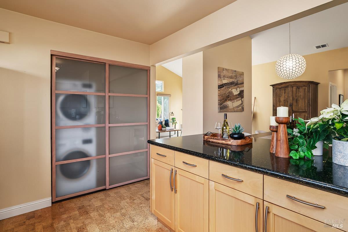 Detail Gallery Image 15 of 30 For 38 Creekside Ct, Corte Madera,  CA 94925 - 2 Beds | 2 Baths