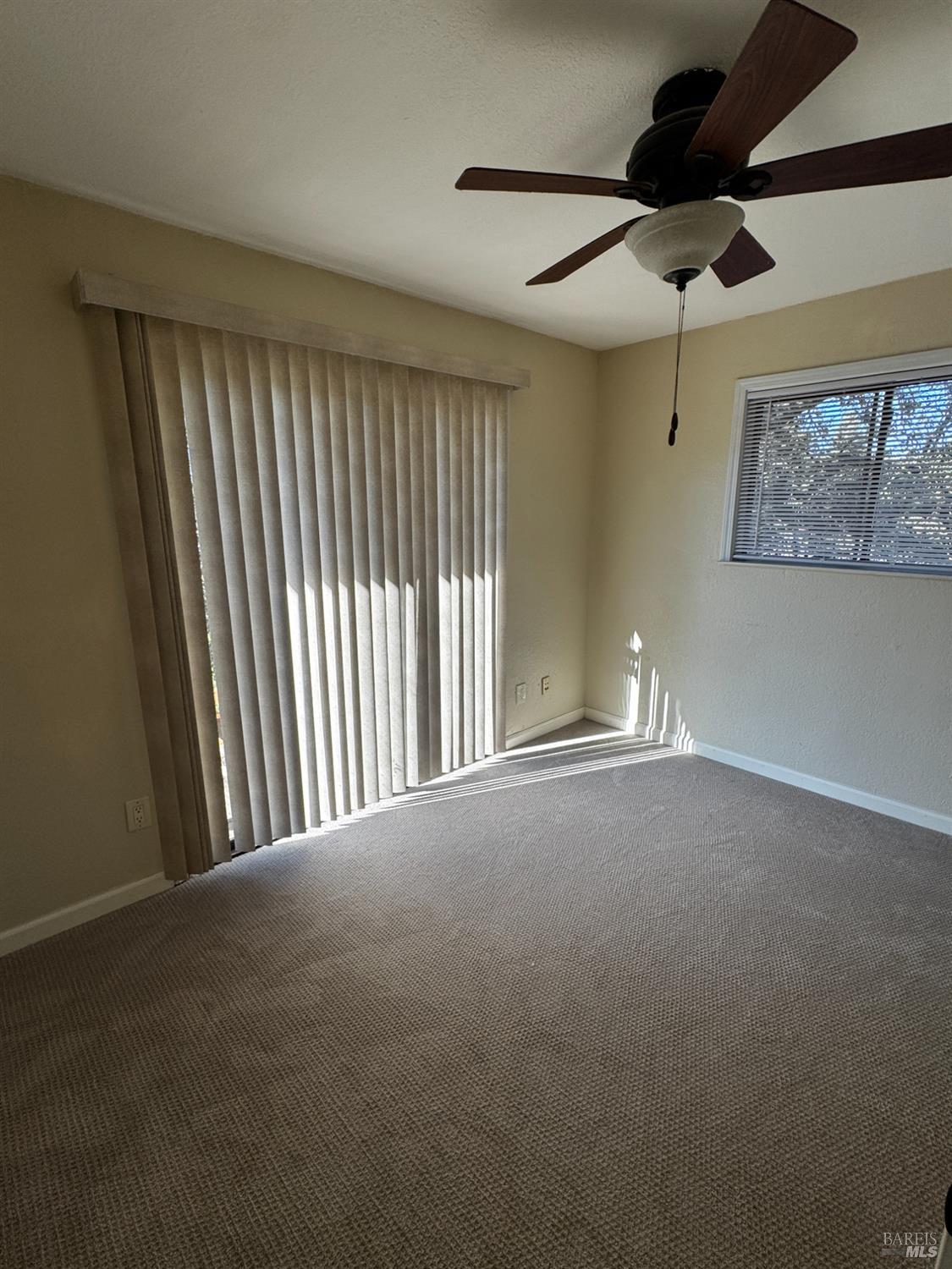 Detail Gallery Image 12 of 21 For 1435 Monterey Dr, Santa Rosa,  CA 95405 - 3 Beds | 2 Baths