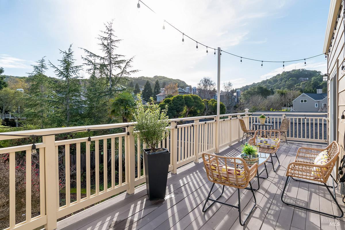 Detail Gallery Image 21 of 30 For 38 Creekside Ct, Corte Madera,  CA 94925 - 2 Beds | 2 Baths