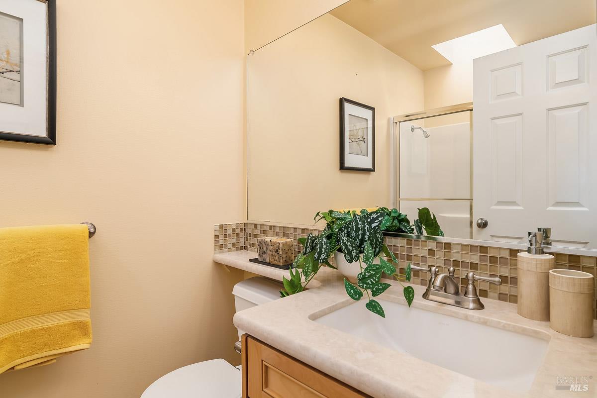 Detail Gallery Image 20 of 30 For 38 Creekside Ct, Corte Madera,  CA 94925 - 2 Beds | 2 Baths