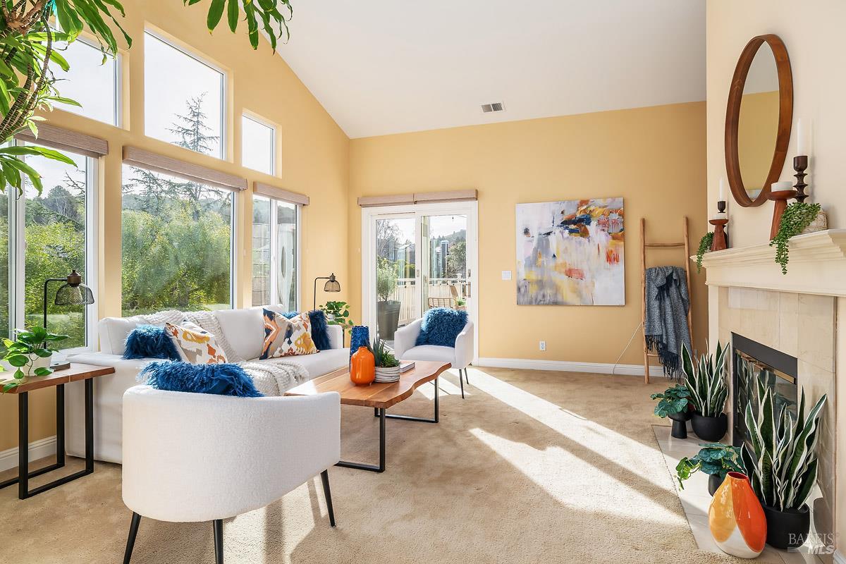 Detail Gallery Image 6 of 30 For 38 Creekside Ct, Corte Madera,  CA 94925 - 2 Beds | 2 Baths