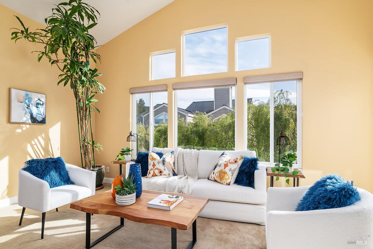 Detail Gallery Image 5 of 30 For 38 Creekside Ct, Corte Madera,  CA 94925 - 2 Beds | 2 Baths