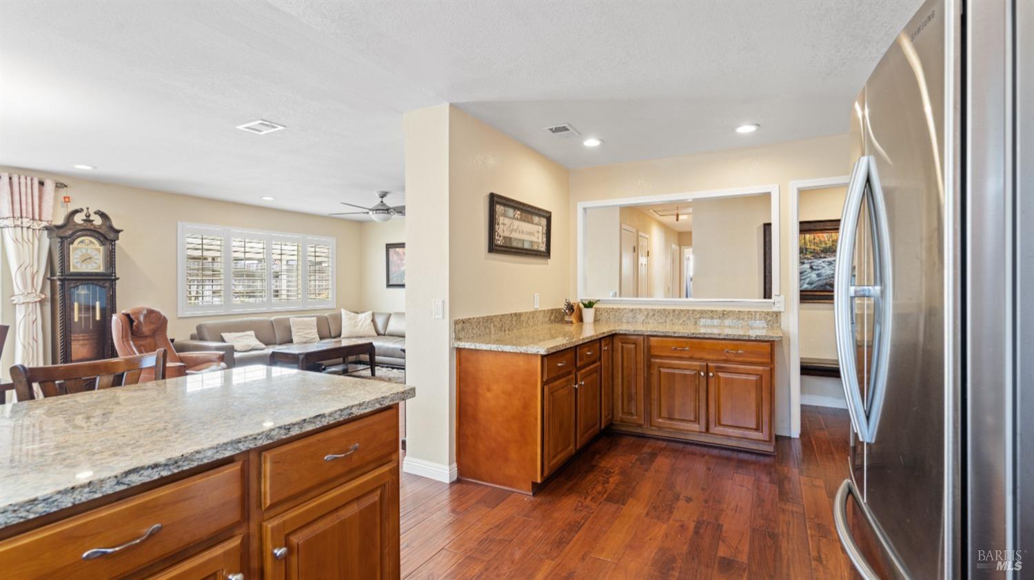 Detail Gallery Image 12 of 36 For 214 Arrowhead Dr, Vacaville,  CA 95687 - 4 Beds | 2 Baths