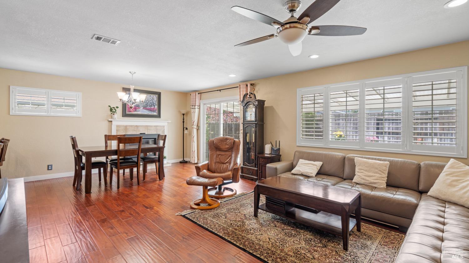 Detail Gallery Image 19 of 36 For 214 Arrowhead Dr, Vacaville,  CA 95687 - 4 Beds | 2 Baths