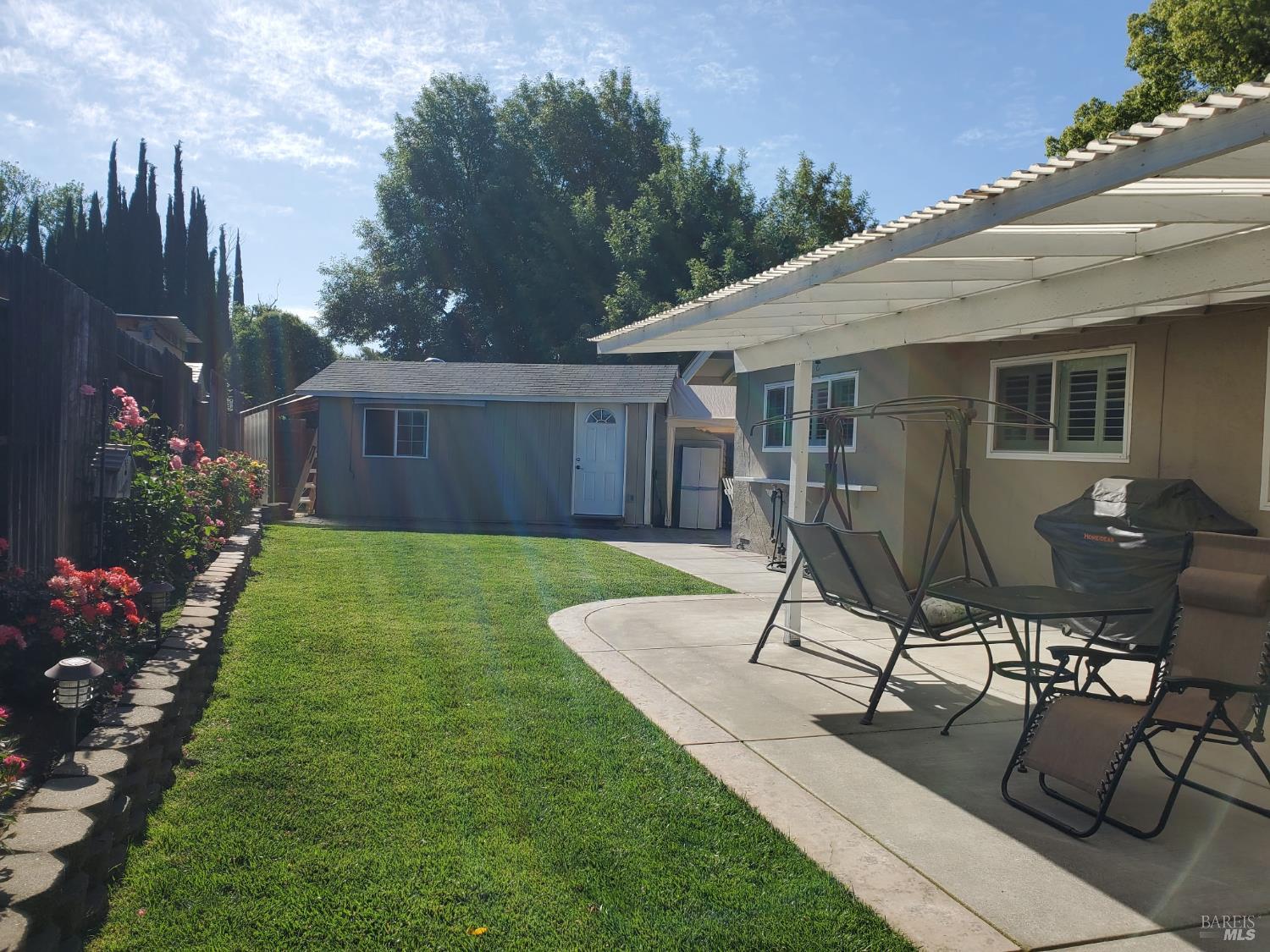 Detail Gallery Image 4 of 36 For 214 Arrowhead Dr, Vacaville,  CA 95687 - 4 Beds | 2 Baths