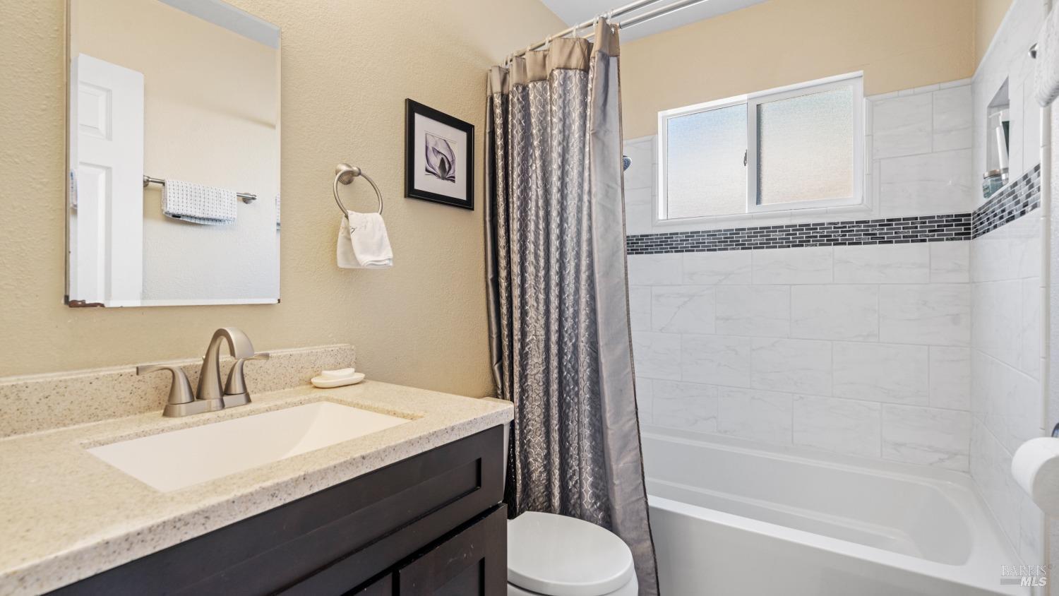 Detail Gallery Image 22 of 36 For 214 Arrowhead Dr, Vacaville,  CA 95687 - 4 Beds | 2 Baths