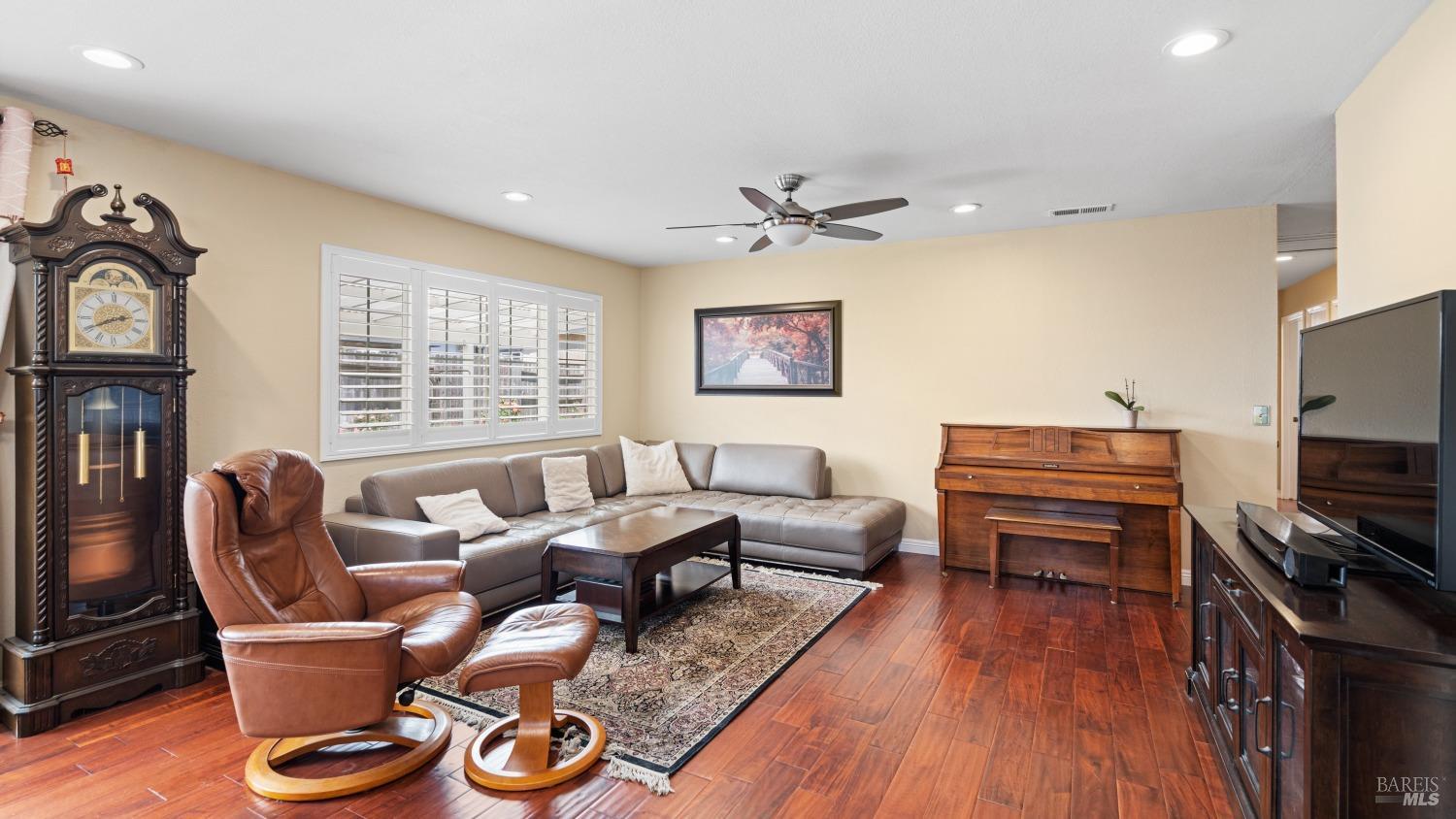 Detail Gallery Image 16 of 36 For 214 Arrowhead Dr, Vacaville,  CA 95687 - 4 Beds | 2 Baths