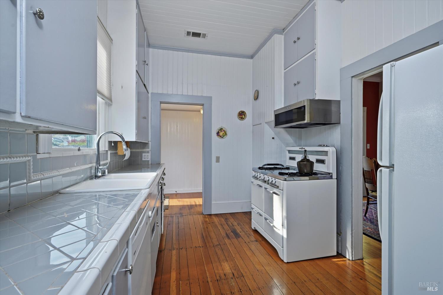 Detail Gallery Image 18 of 44 For 1421 Center St, Napa,  CA 94559 - 2 Beds | 2 Baths