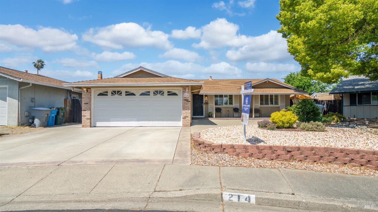 Detail Gallery Image 6 of 36 For 214 Arrowhead Dr, Vacaville,  CA 95687 - 4 Beds | 2 Baths