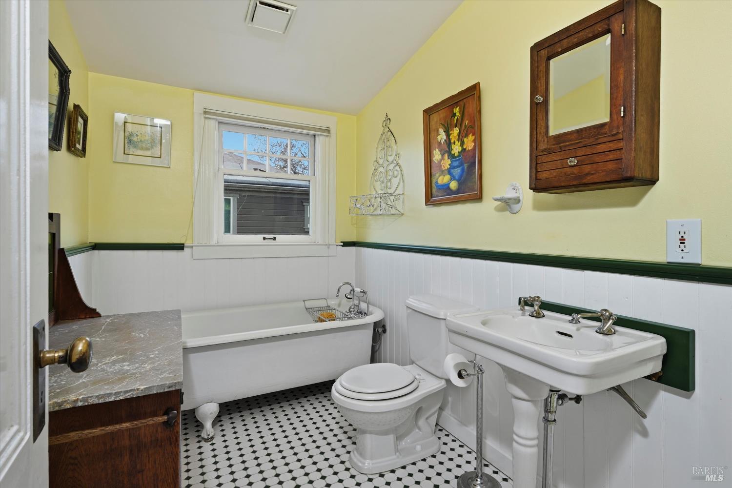 Detail Gallery Image 11 of 44 For 1421 Center St, Napa,  CA 94559 - 2 Beds | 2 Baths