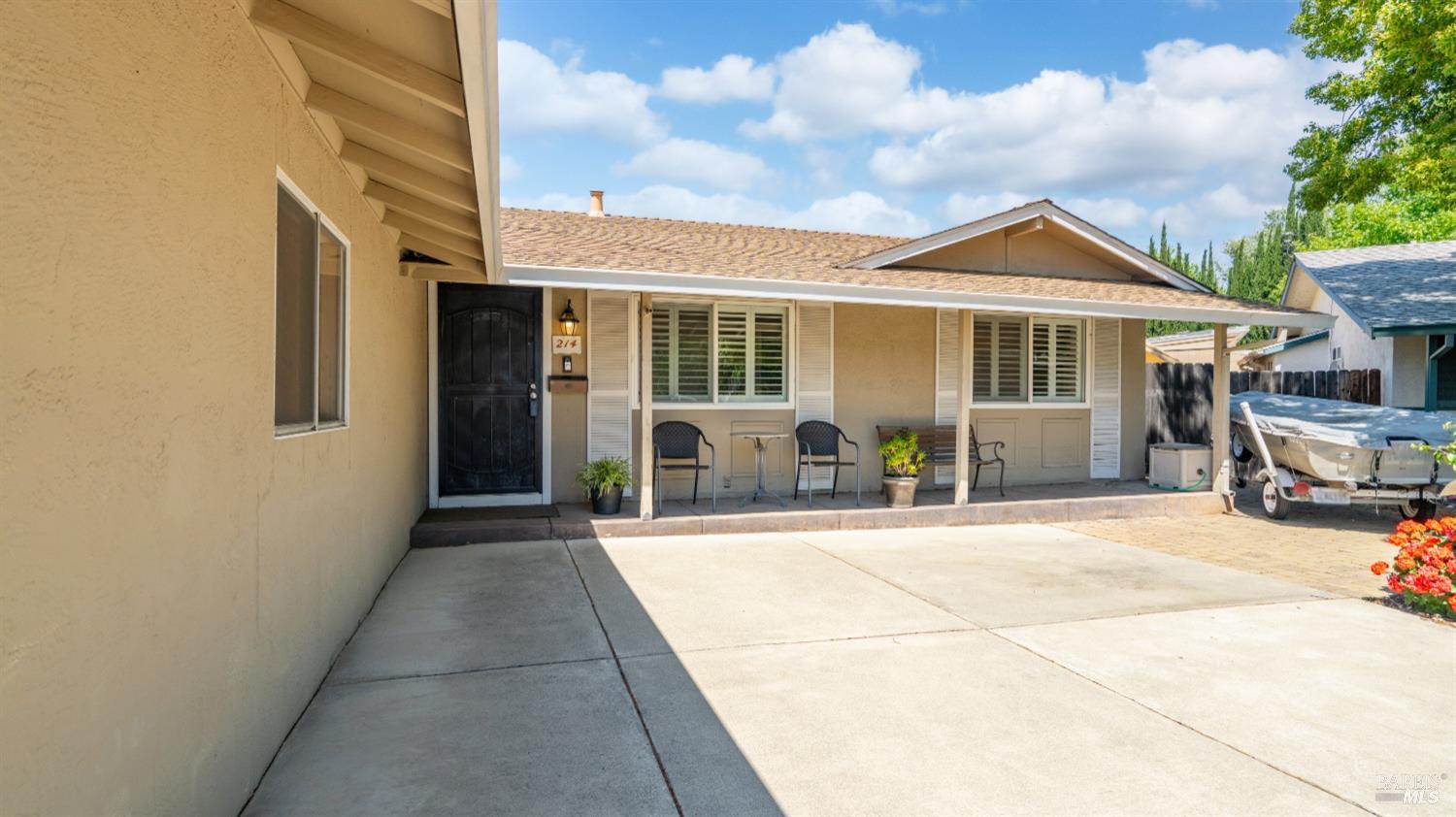 Detail Gallery Image 7 of 36 For 214 Arrowhead Dr, Vacaville,  CA 95687 - 4 Beds | 2 Baths