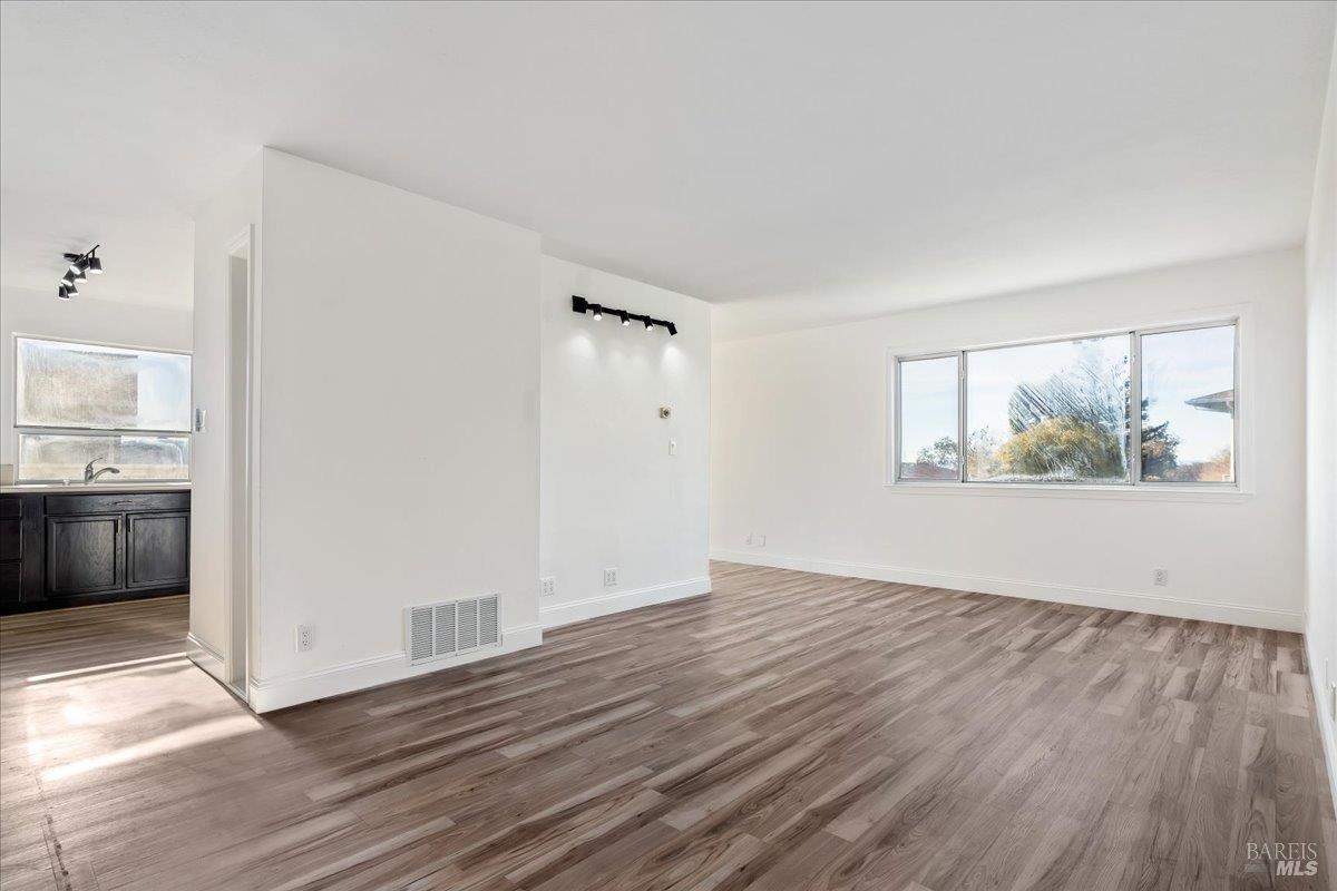 Detail Gallery Image 7 of 30 For 100 Sunset Cir #68,  Benicia,  CA 94510 - 3 Beds | 1/1 Baths