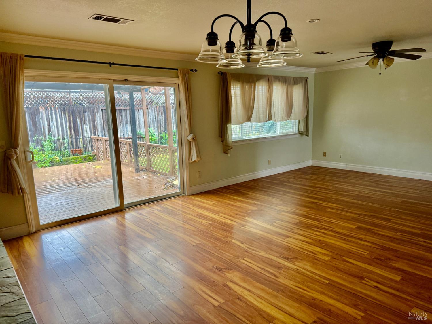 Detail Gallery Image 5 of 38 For 214 Albany Ave, Vacaville,  CA 95687 - 3 Beds | 2 Baths