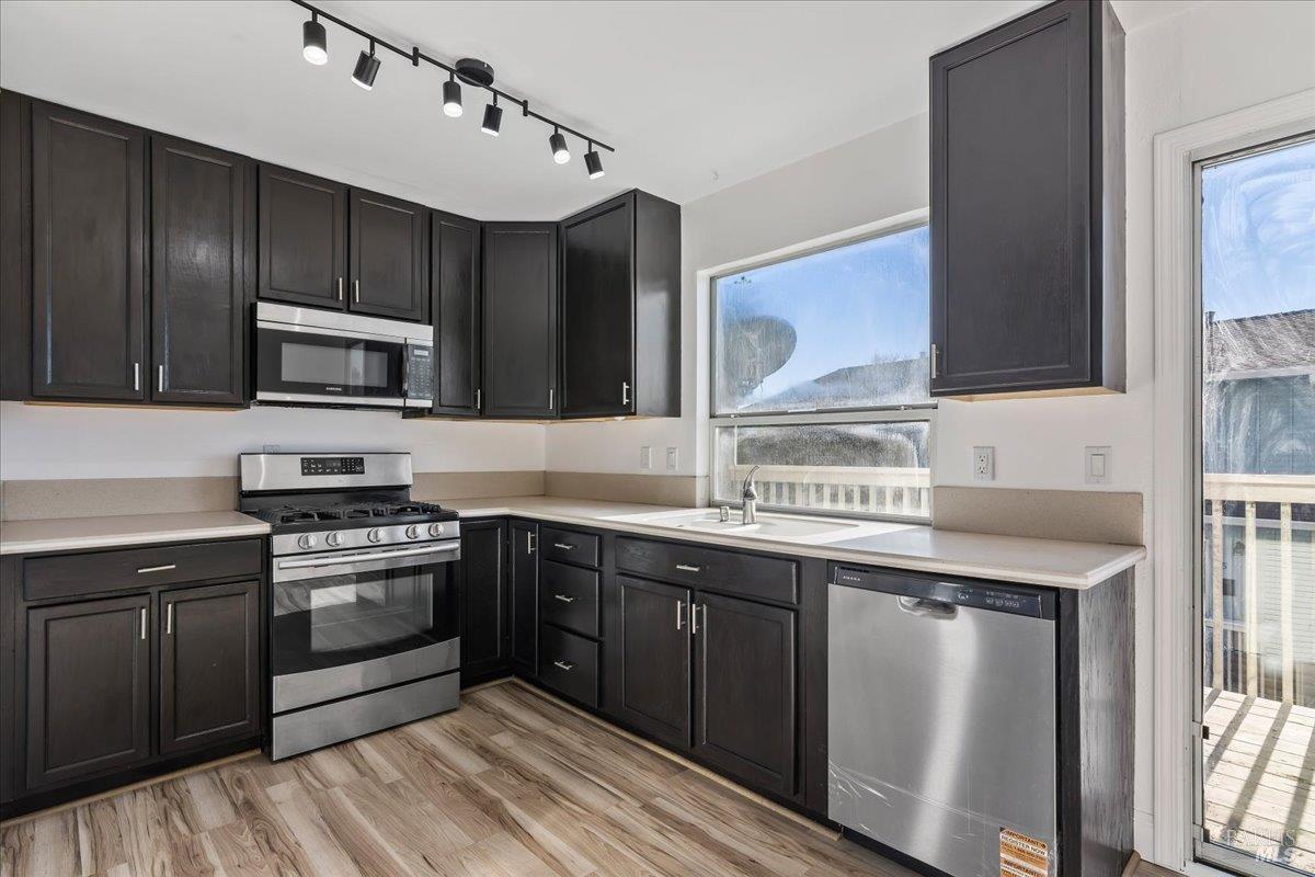 Detail Gallery Image 12 of 30 For 100 Sunset Cir #68,  Benicia,  CA 94510 - 3 Beds | 1/1 Baths