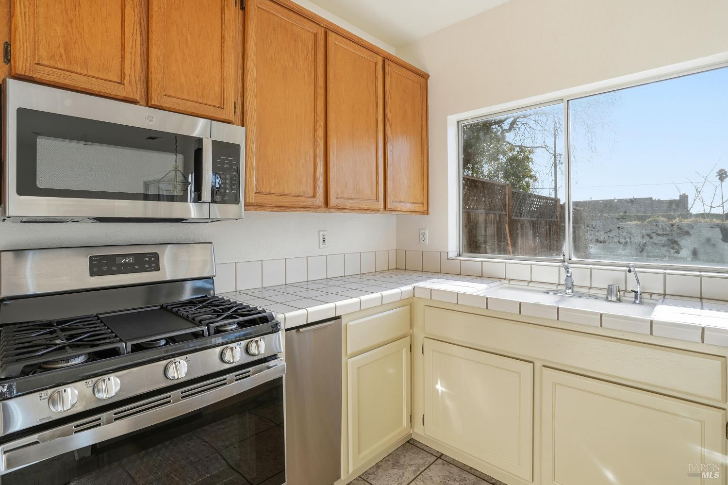 Detail Gallery Image 11 of 32 For 1997 Rainier Cir, Petaluma,  CA 94954 - 3 Beds | 2/1 Baths