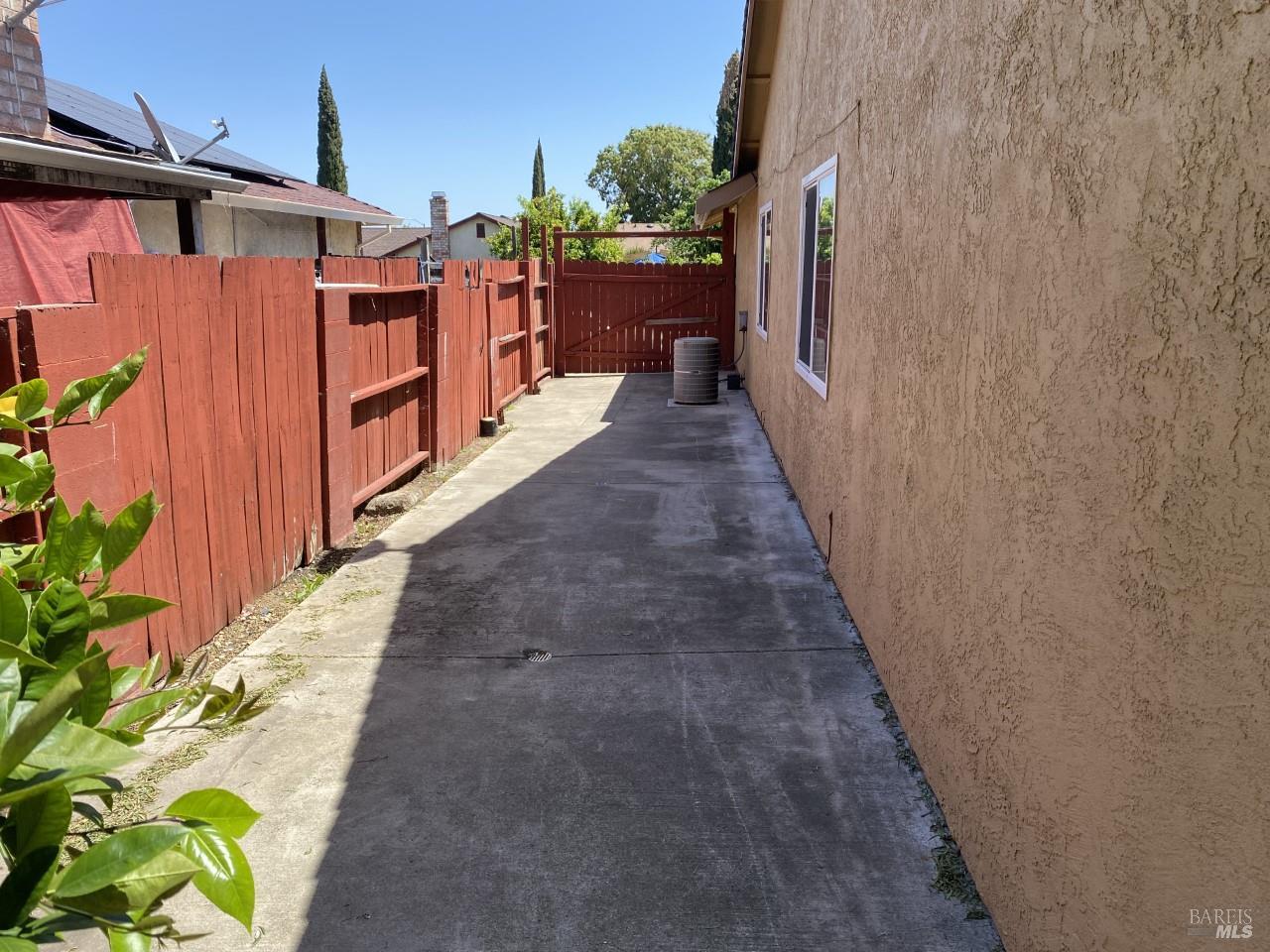 Detail Gallery Image 25 of 27 For 172 W Catamaran Cir, Pittsburg,  CA 94565 - 4 Beds | 2 Baths