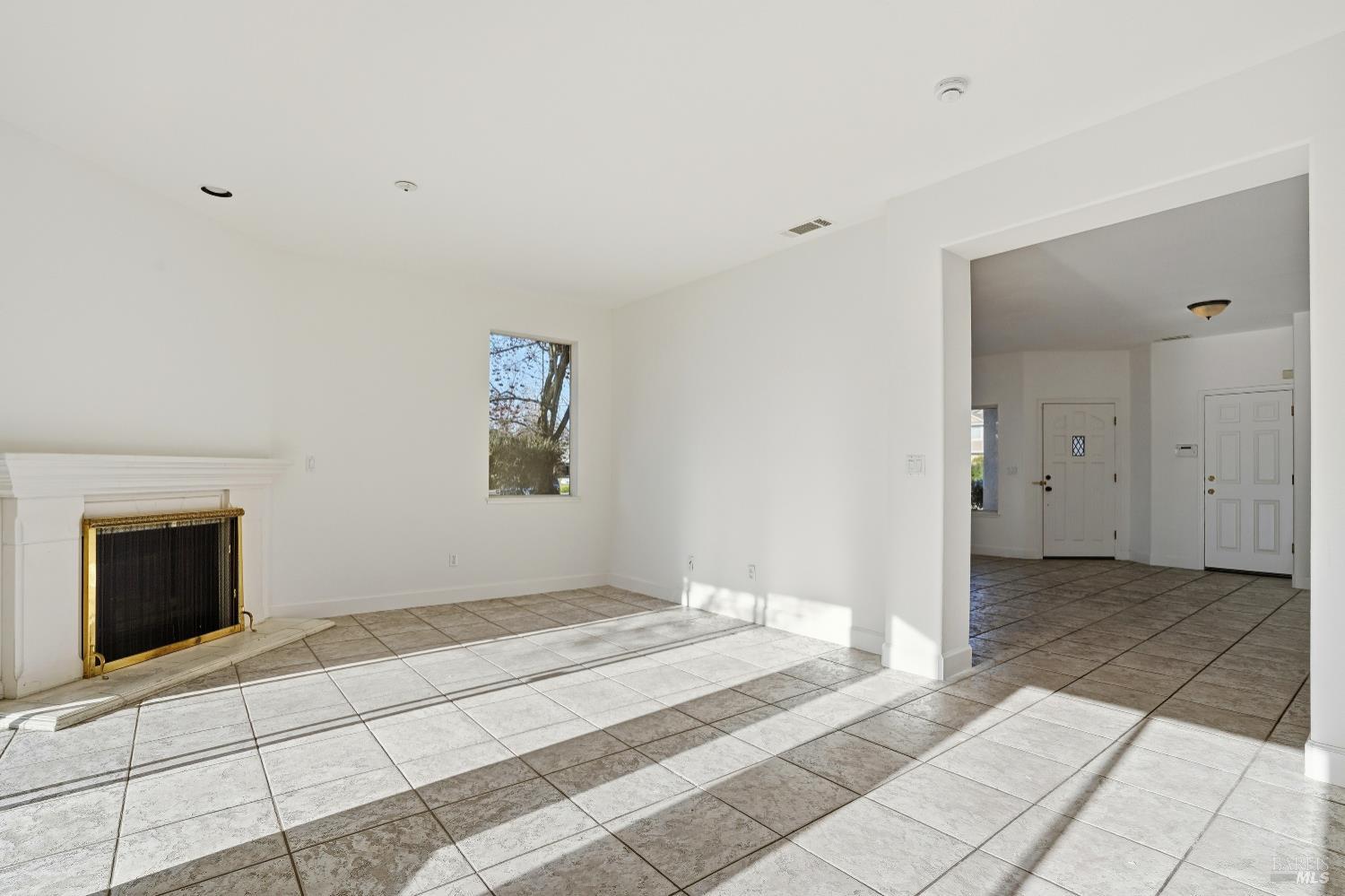 Detail Gallery Image 7 of 32 For 1997 Rainier Cir, Petaluma,  CA 94954 - 3 Beds | 2/1 Baths