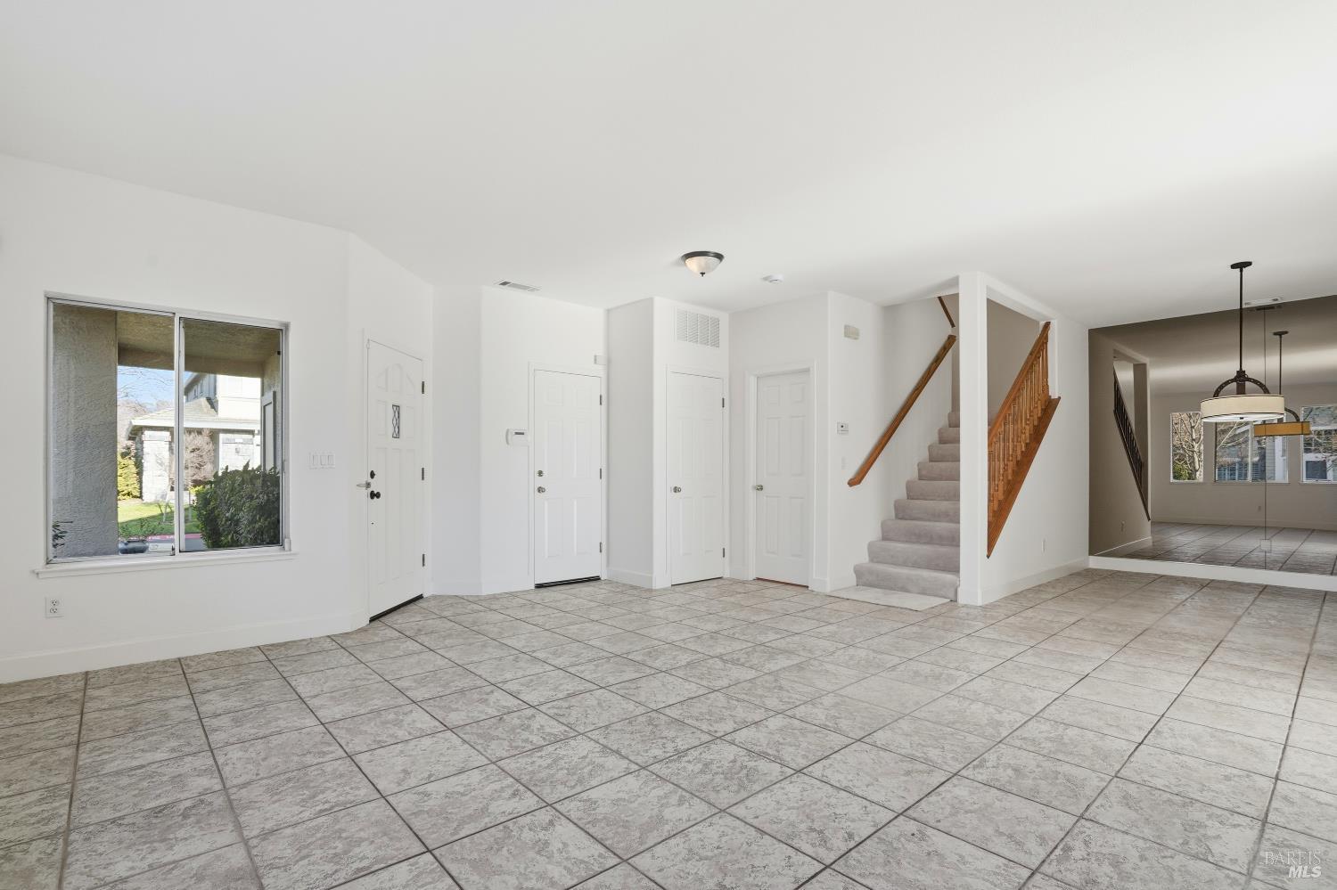 Detail Gallery Image 5 of 32 For 1997 Rainier Cir, Petaluma,  CA 94954 - 3 Beds | 2/1 Baths