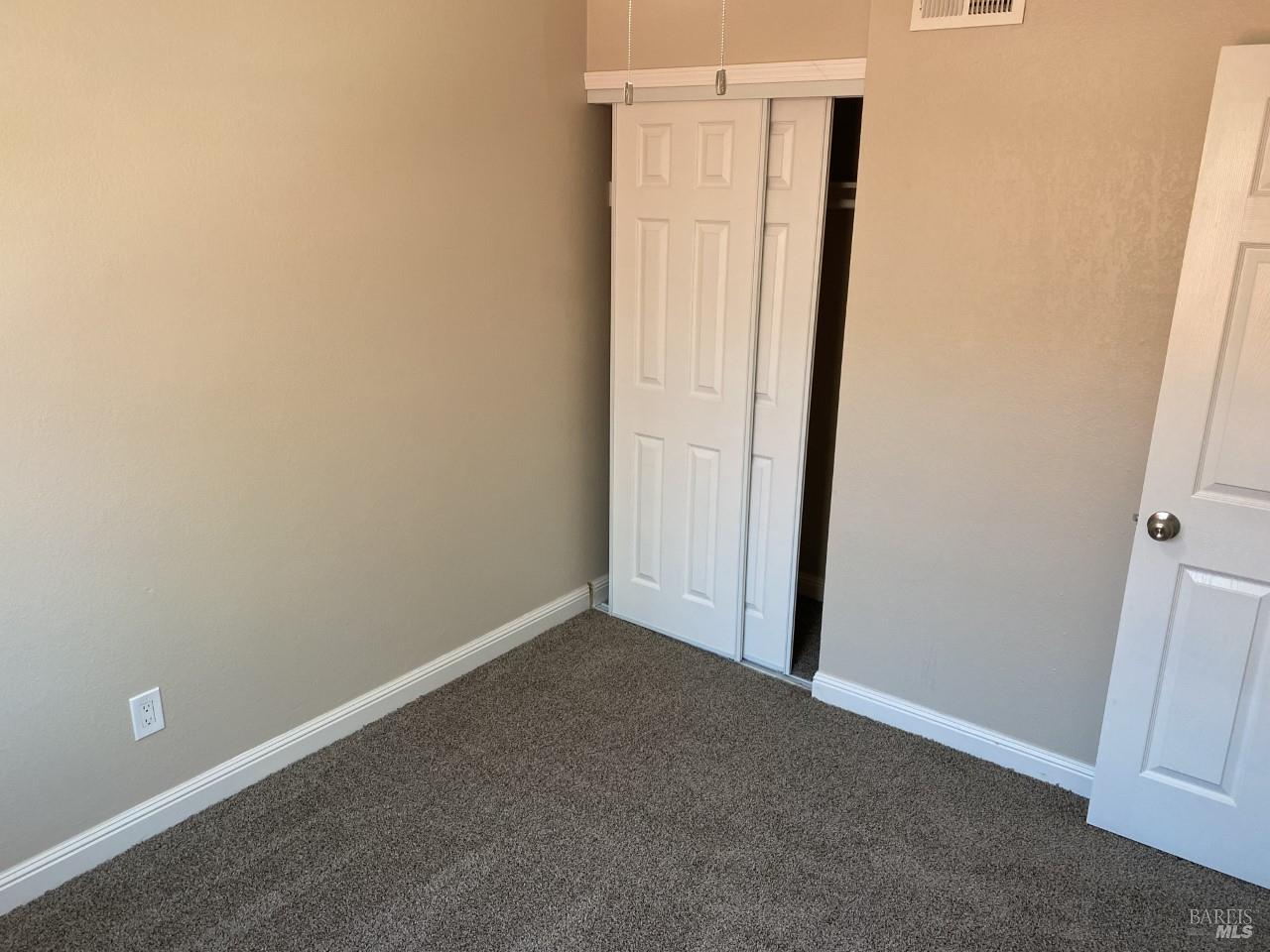 Detail Gallery Image 14 of 27 For 172 W Catamaran Cir, Pittsburg,  CA 94565 - 4 Beds | 2 Baths