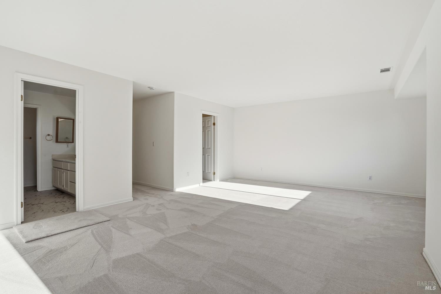 Detail Gallery Image 16 of 32 For 1997 Rainier Cir, Petaluma,  CA 94954 - 3 Beds | 2/1 Baths