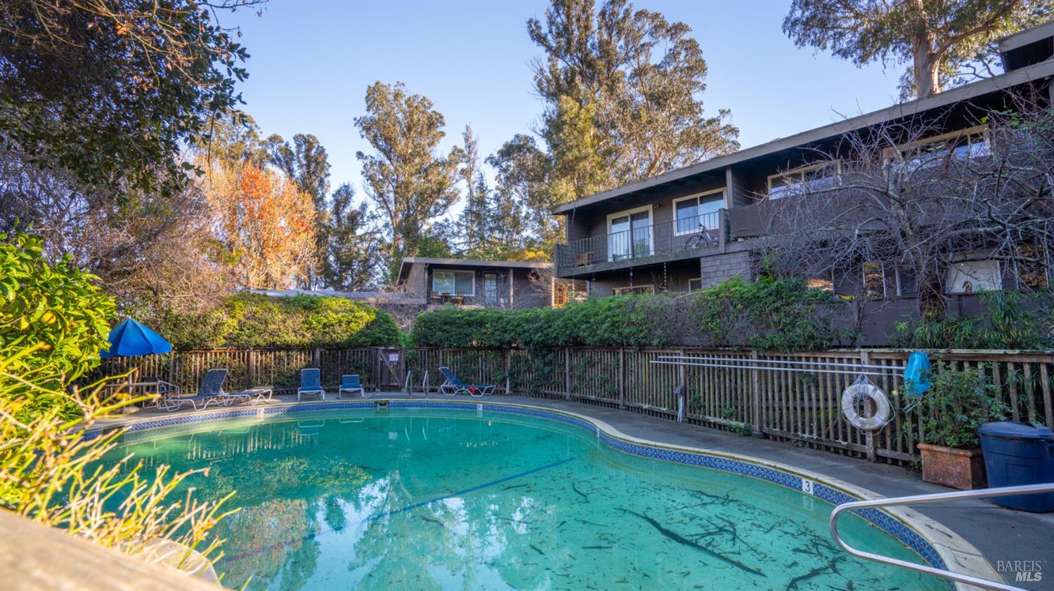 Detail Gallery Image 34 of 46 For 1411 Casa Buena Dr #45,  Corte Madera,  CA 94925 - 2 Beds | 1 Baths