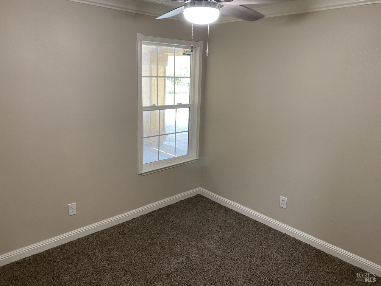 Detail Gallery Image 11 of 27 For 172 W Catamaran Cir, Pittsburg,  CA 94565 - 4 Beds | 2 Baths