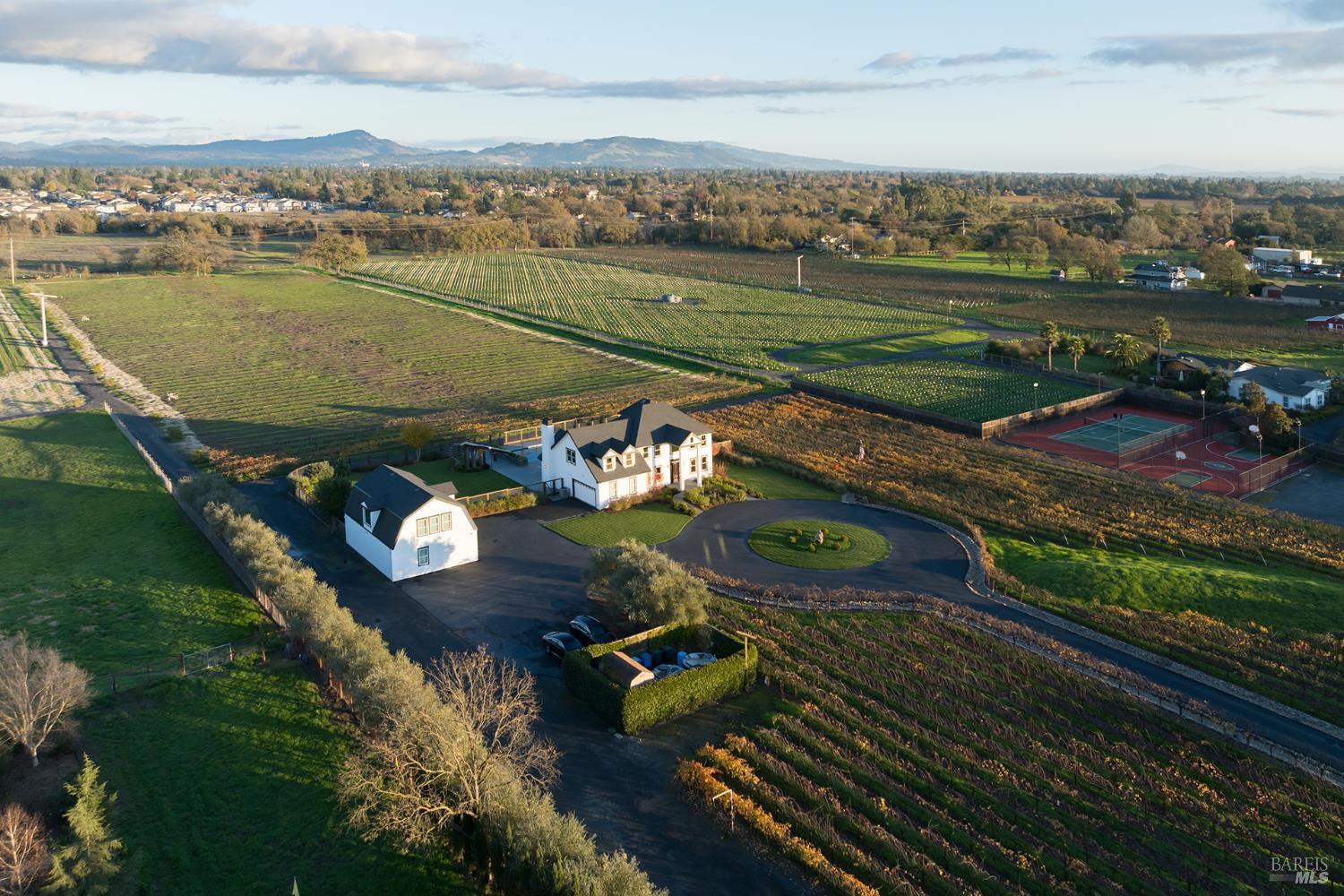 Detail Gallery Image 5 of 87 For 1626 Abramson Rd, Santa Rosa,  CA 95401 - 4 Beds | 3/1 Baths