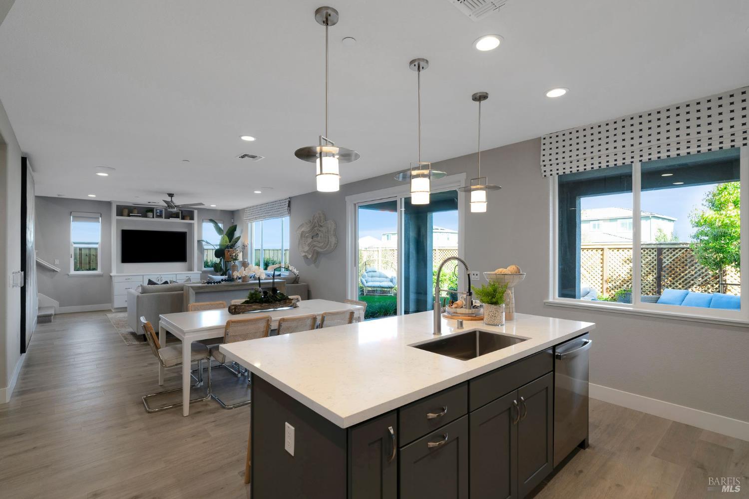 Detail Gallery Image 16 of 42 For 537 Eagle Cir, Oakley,  CA 94561 - 4 Beds | 3 Baths