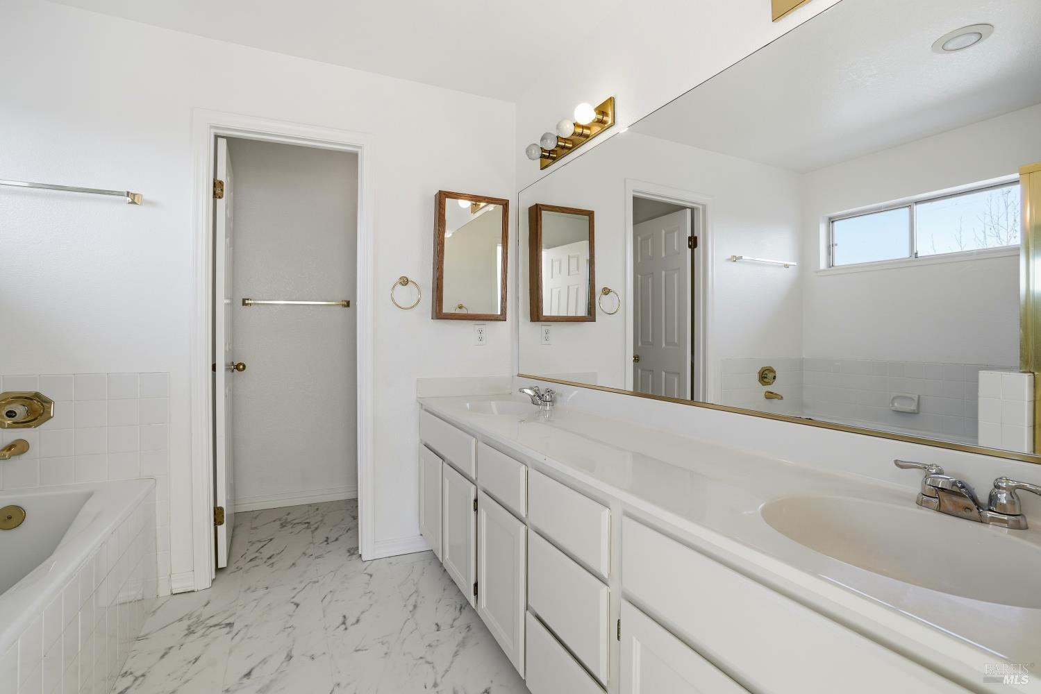 Detail Gallery Image 24 of 32 For 1997 Rainier Cir, Petaluma,  CA 94954 - 3 Beds | 2/1 Baths