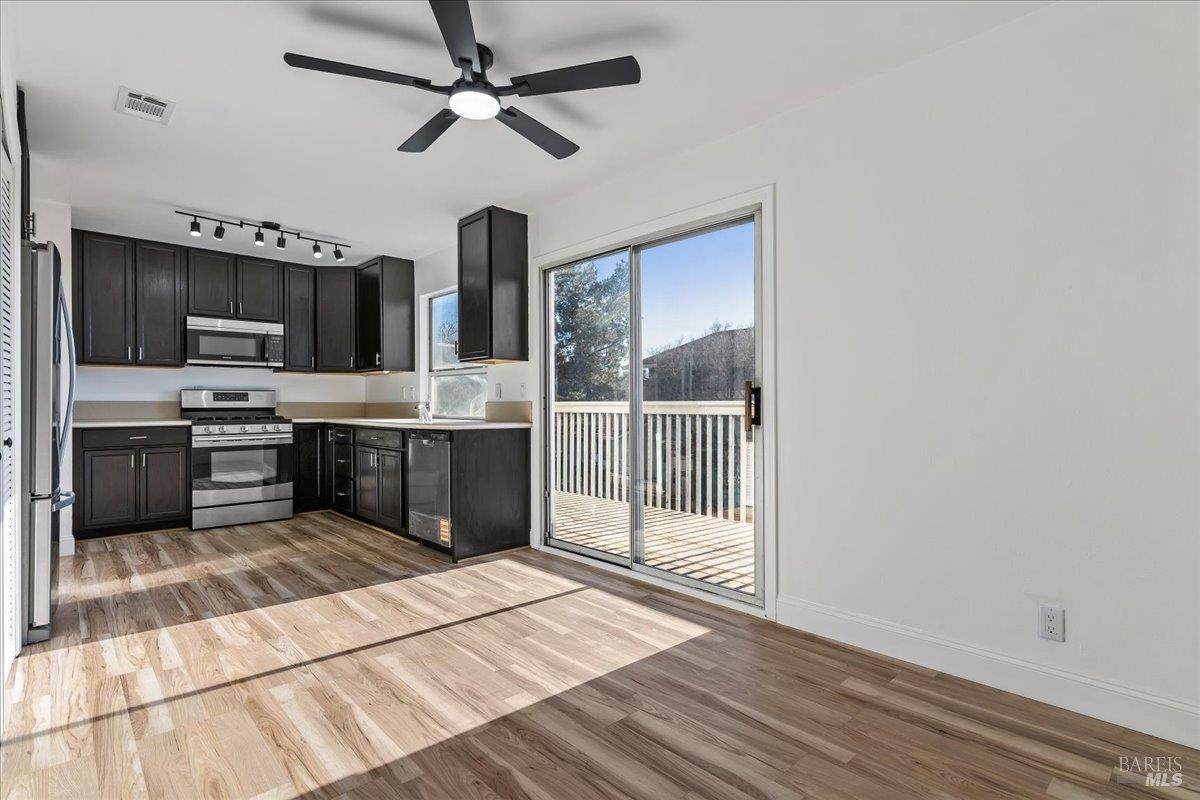 Detail Gallery Image 10 of 30 For 100 Sunset Cir #68,  Benicia,  CA 94510 - 3 Beds | 1/1 Baths