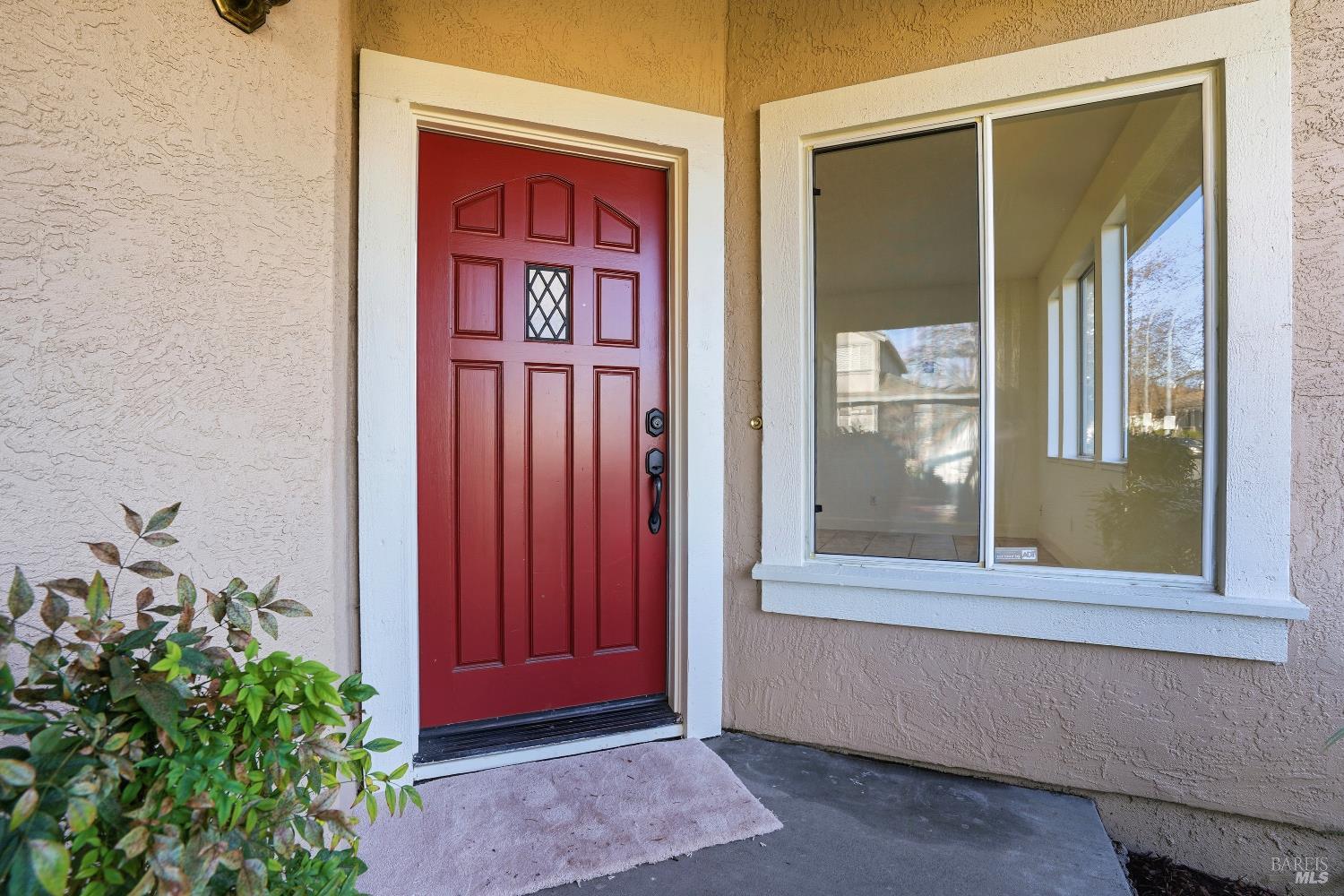 Detail Gallery Image 3 of 32 For 1997 Rainier Cir, Petaluma,  CA 94954 - 3 Beds | 2/1 Baths