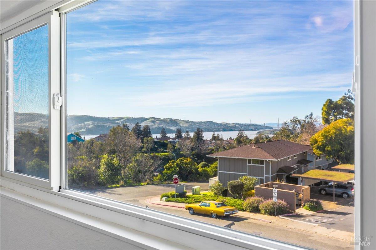Detail Gallery Image 23 of 30 For 100 Sunset Cir #68,  Benicia,  CA 94510 - 3 Beds | 1/1 Baths