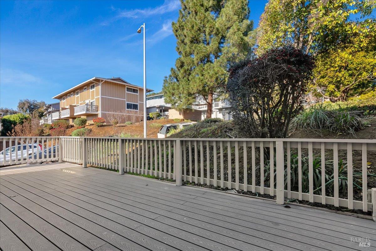 Detail Gallery Image 2 of 30 For 100 Sunset Cir #68,  Benicia,  CA 94510 - 3 Beds | 1/1 Baths