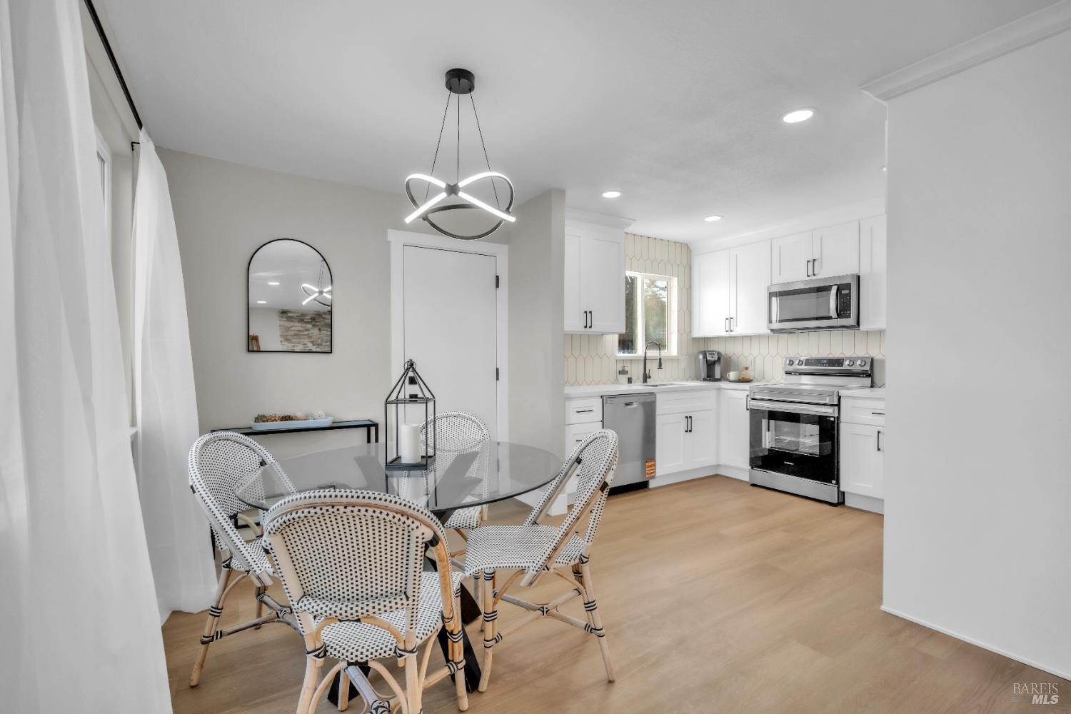 Detail Gallery Image 7 of 30 For 1312 Phillip Way, Suisun City,  CA 94585 - 4 Beds | 2 Baths