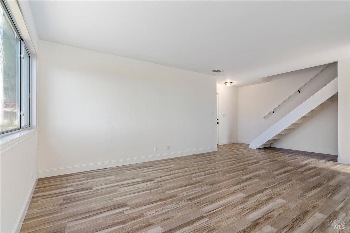 Detail Gallery Image 8 of 30 For 100 Sunset Cir #68,  Benicia,  CA 94510 - 3 Beds | 1/1 Baths