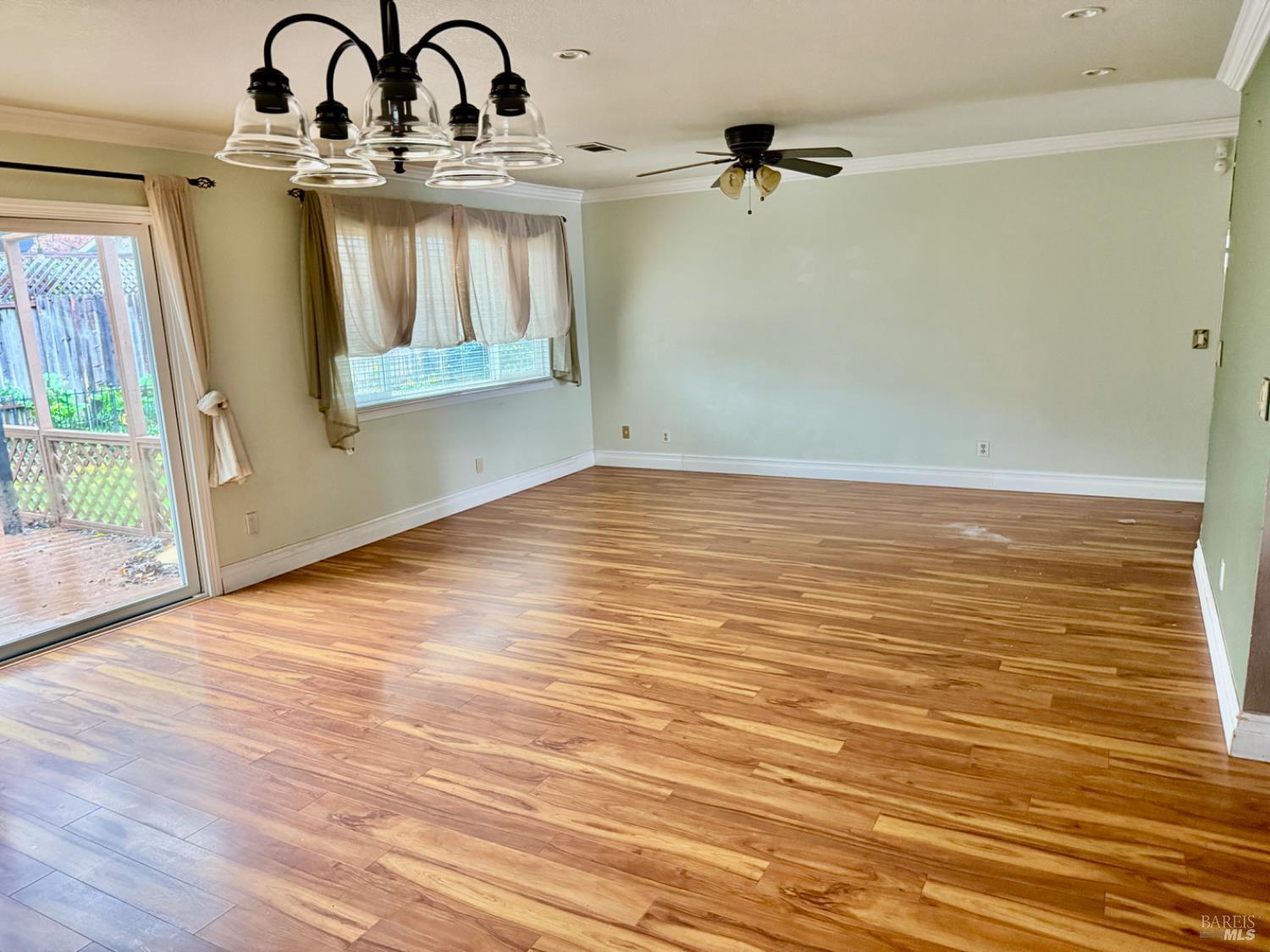 Detail Gallery Image 6 of 38 For 214 Albany Ave, Vacaville,  CA 95687 - 3 Beds | 2 Baths