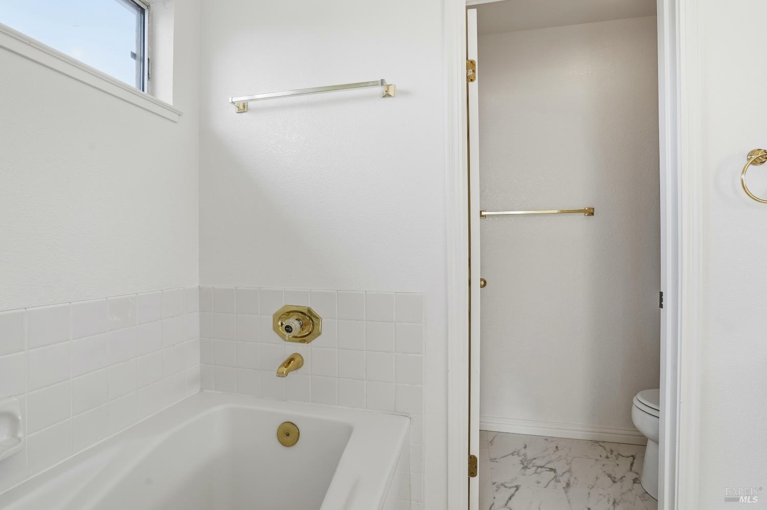 Detail Gallery Image 25 of 32 For 1997 Rainier Cir, Petaluma,  CA 94954 - 3 Beds | 2/1 Baths