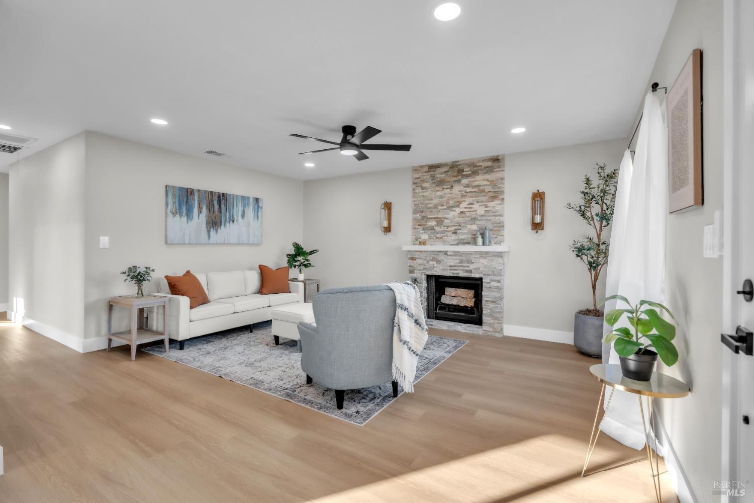 Detail Gallery Image 4 of 30 For 1312 Phillip Way, Suisun City,  CA 94585 - 4 Beds | 2 Baths