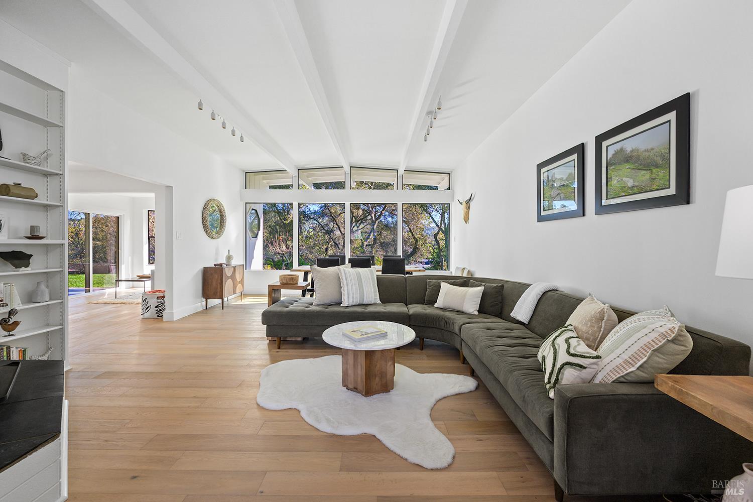 Detail Gallery Image 5 of 42 For 716 University St, Healdsburg,  CA 95448 - 4 Beds | 2/1 Baths